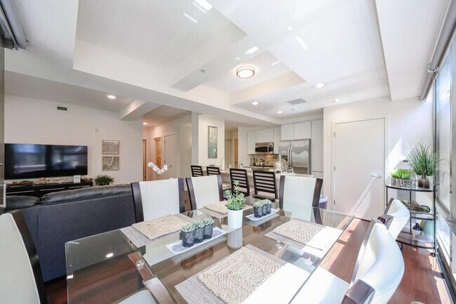 Building Photo - 7121 E Rancho Vista Dr