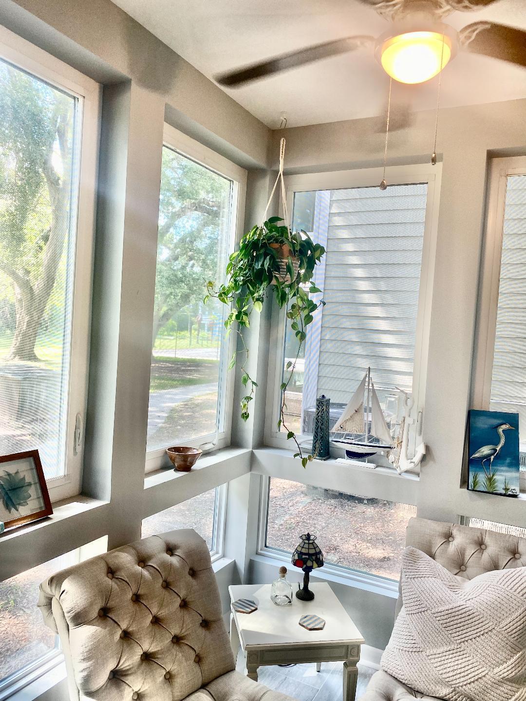 Sunroom/Office - 272 Alexandra Dr