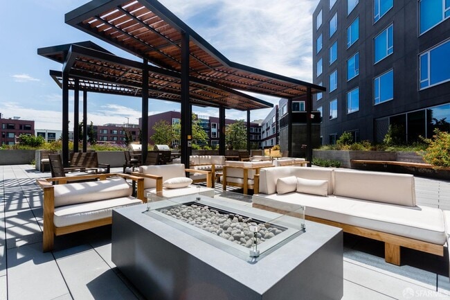 Building Photo - 1000 3rd St