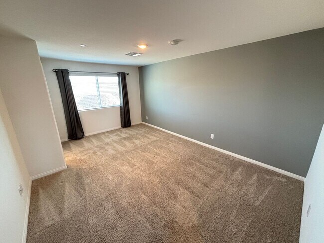 Building Photo - Beautiful 3Bed/3Bath Townhome located in Enterprise/Southern Highlands–Southwest Henderson border...