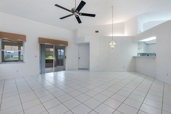 Building Photo - 4246 SE Home Way