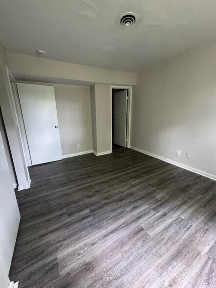 Building Photo - 2032 Catalpa Dr.