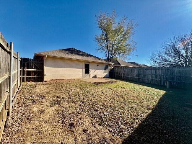 Building Photo - 806 Beaumont Square