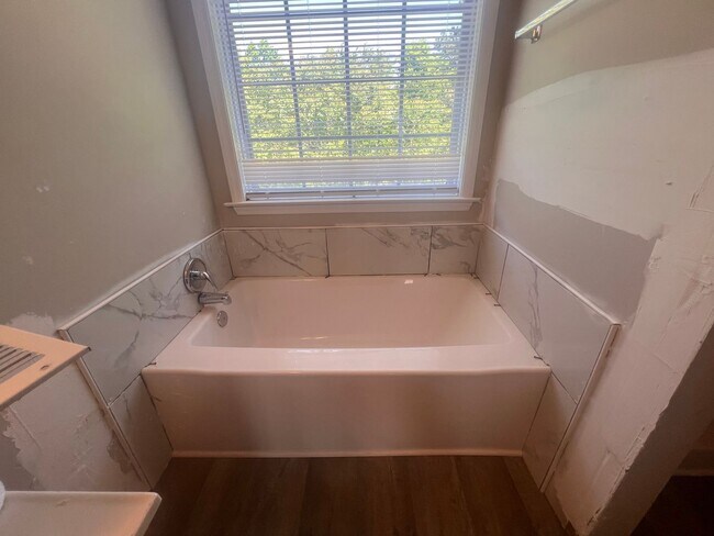 Building Photo - Charming 3-Bedroom Home with Endless Poten...