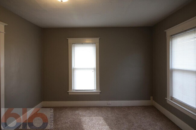 Building Photo - 1124 Watson St SW