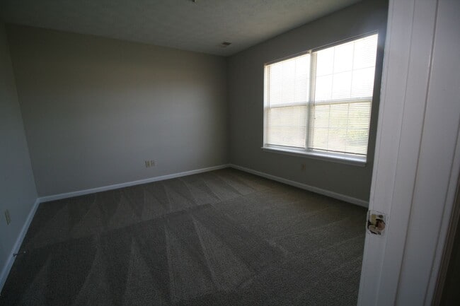 Building Photo - North Point Townhome                   260408