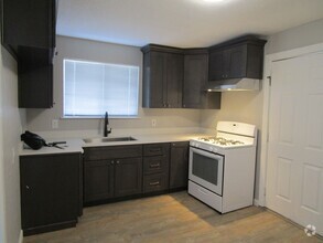 Building Photo - MOVE-IN SPECIAL: $500 OFF 1ST MONTHS RENT ...