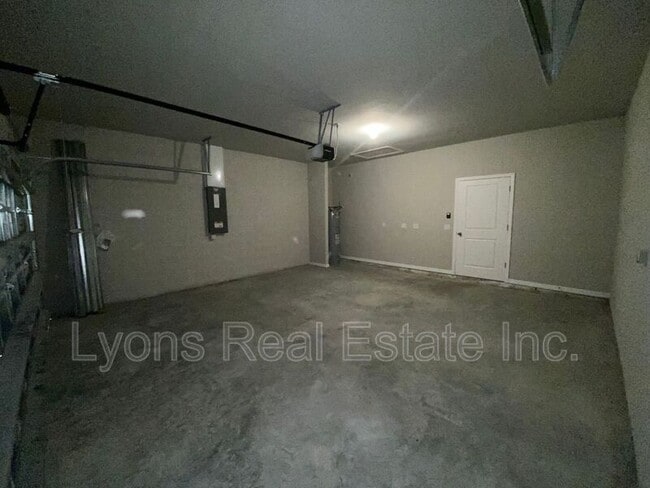 Building Photo - 5625 Abelman Rd