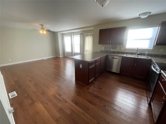 Building Photo - 634 Country Heights Dr