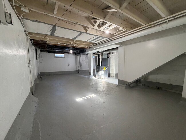 Building Photo - Remodeled 3 bed, 1 bath home for rent in E...