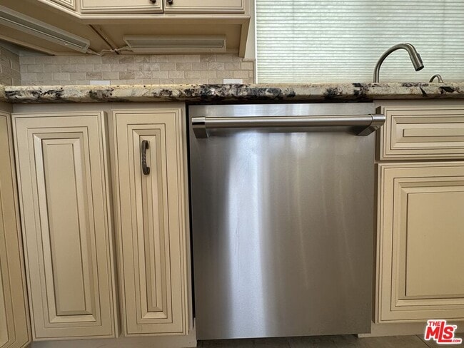 Building Photo - 128 S Swall Dr