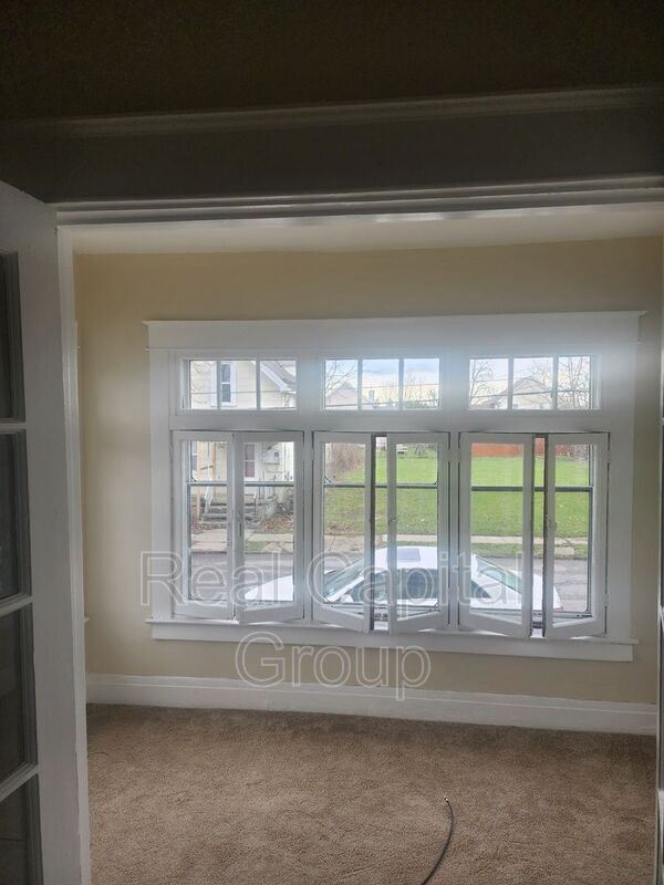 Building Photo - 245 Adams St