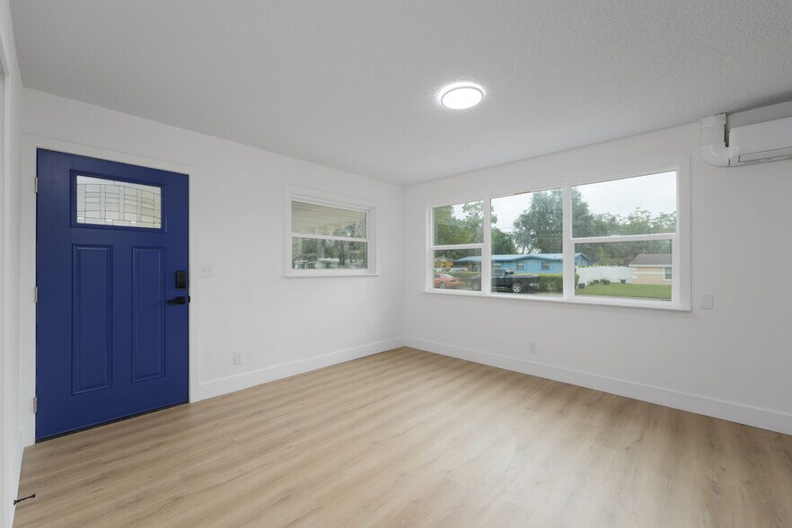 Building Photo - 8514 Oak Leaf Rd