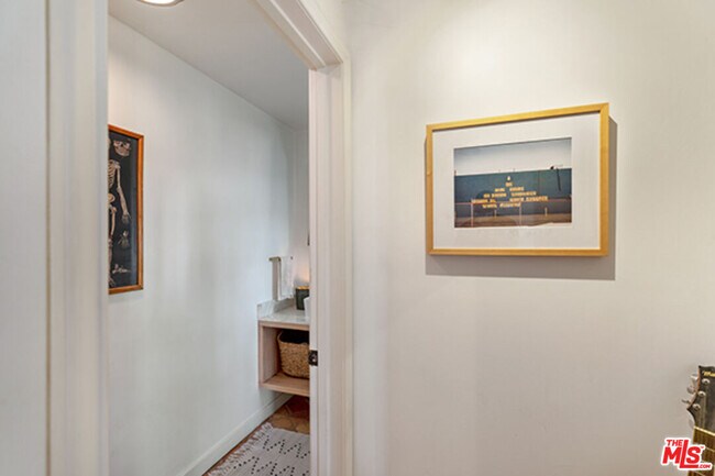 Building Photo - 6402 Ivarene Ave