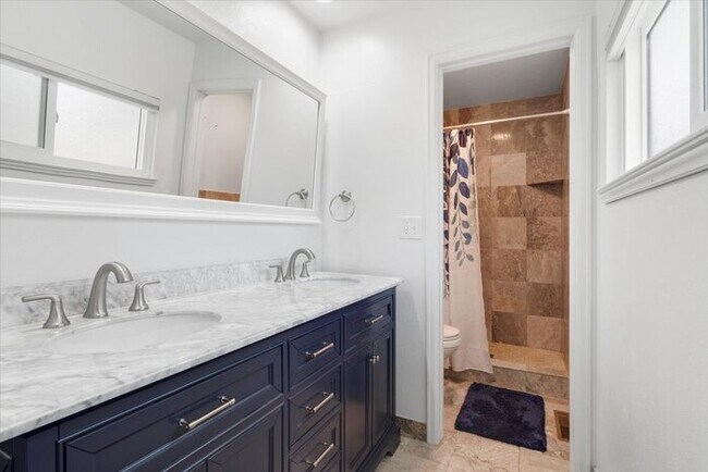 Building Photo - Charming 3BR 2 BA w/ Attached Garage in Centennial! Owner is offering 50% off one month's rent!