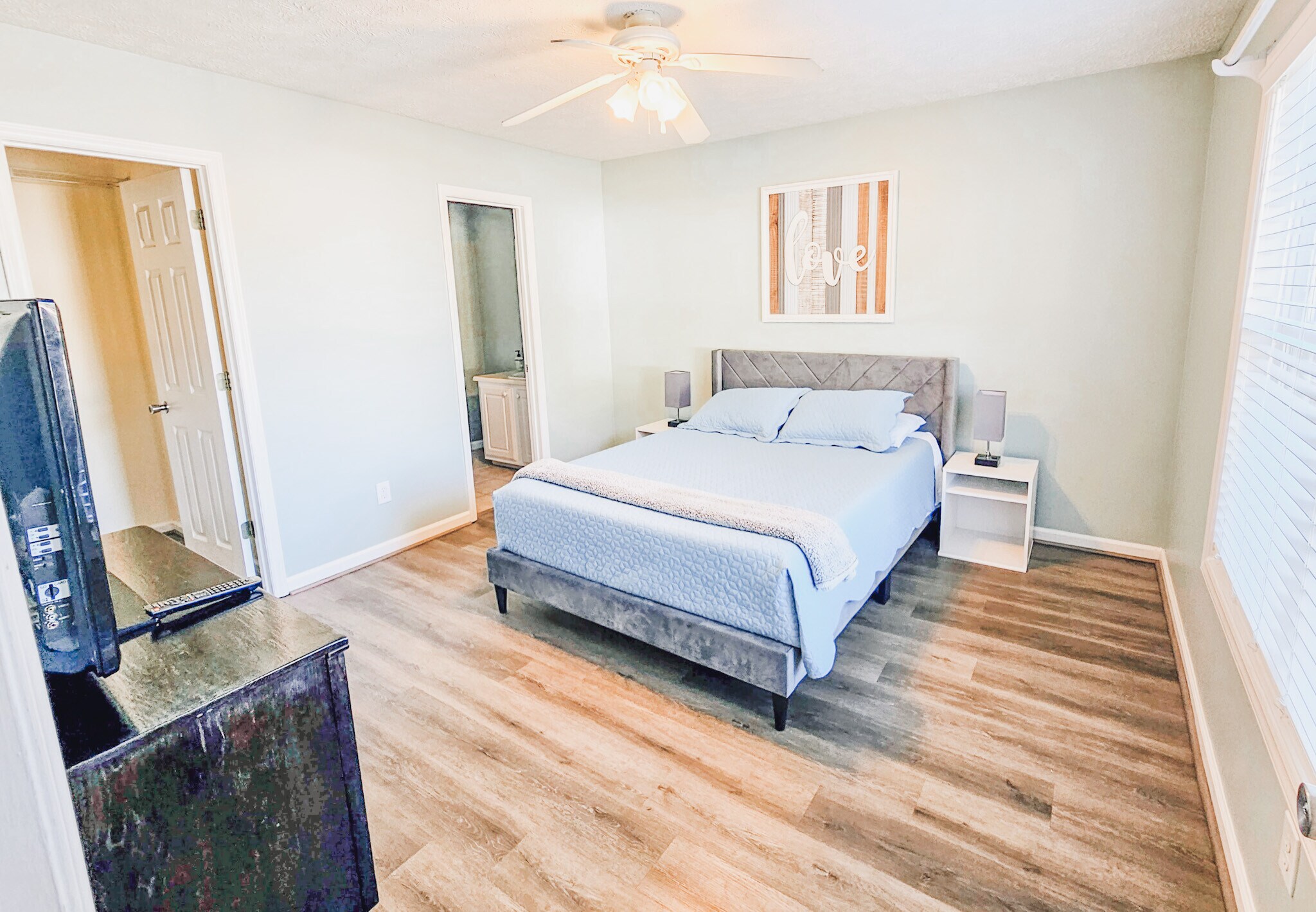 Primary bedroom has walk-in closet and en suite bathroom - 2127 Winter Moss Ln
