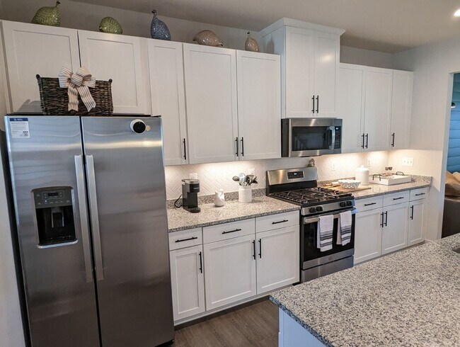 Building Photo - Gorgeous Newer Construction Home (2022) in...