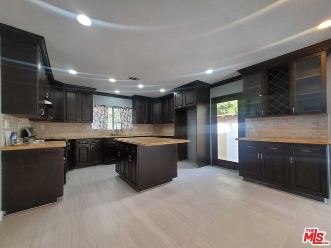 Building Photo - 19150 Topham St