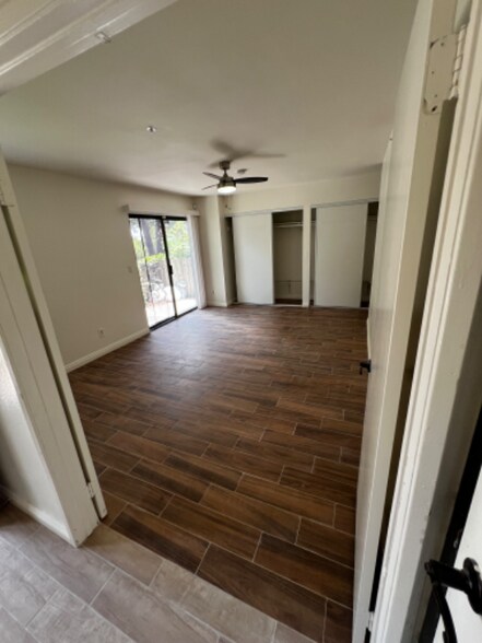 Building Photo - 1255 N Los Robles Ave