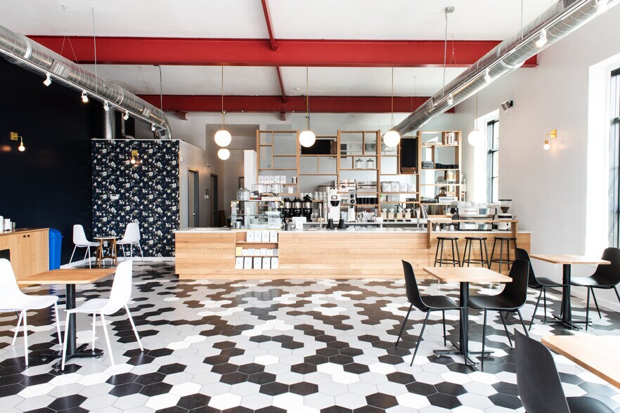 Ultimo Cafe - 74 E Church Ln