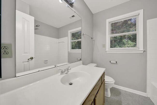 Building Photo - Charming home in South Charlotte