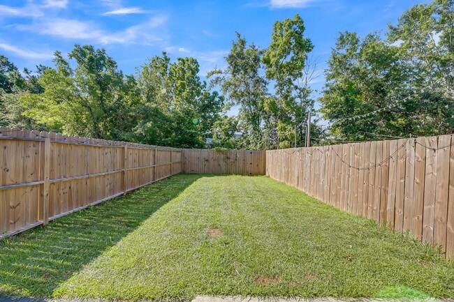 Building Photo - Gorgeous West Ashley Town home!