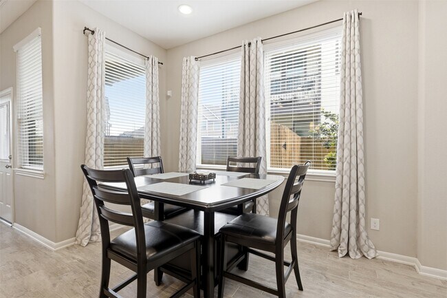 Building Photo - 28027 Rocky Heights Dr