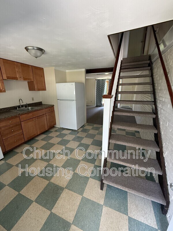 Building Photo - 169 Conanicus Ave