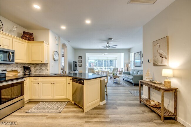 Building Photo - 10519 Diamante Way