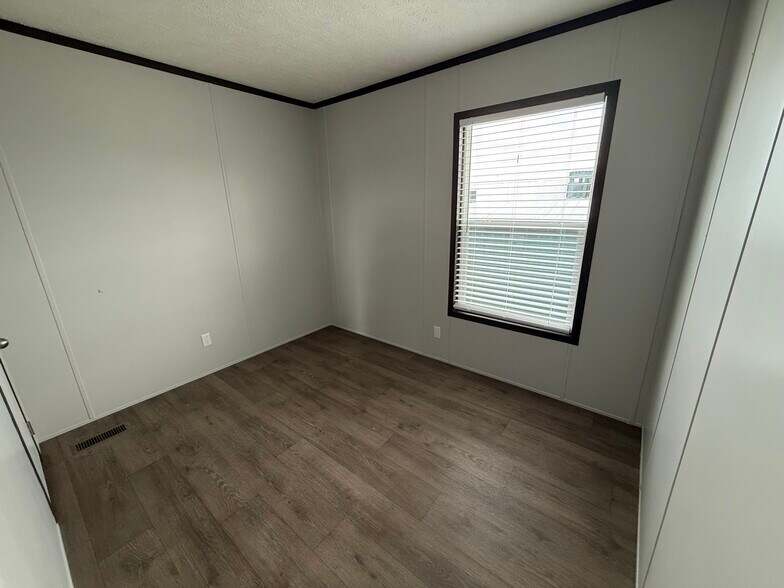 Building Photo - 122 Prairie Dr