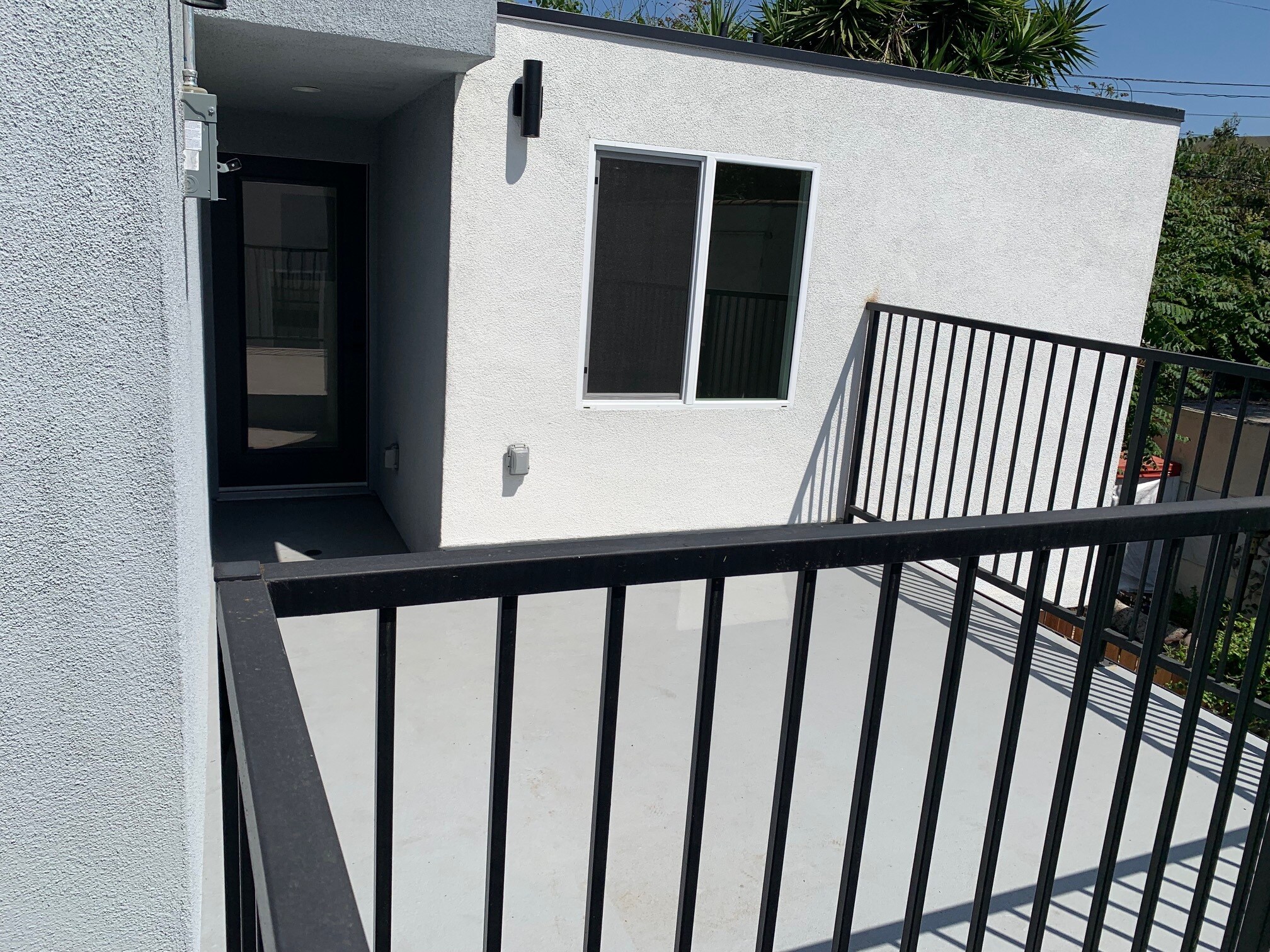 Building Photo - 1346 S Mansfield Ave