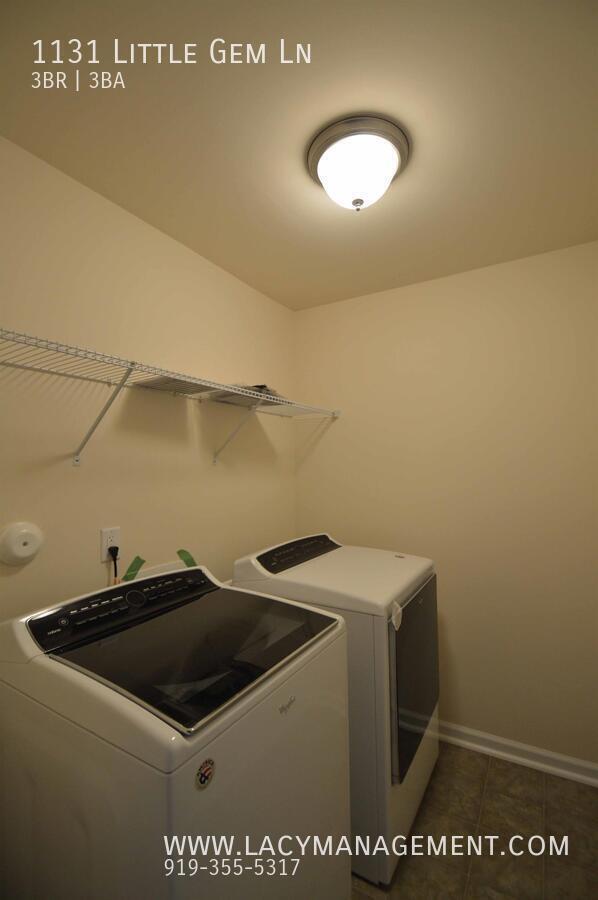 Building Photo - 1131 Little Gem Ln