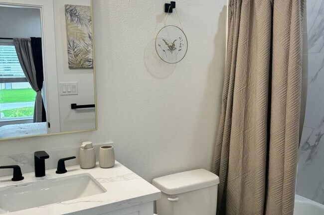 Building Photo - 929 Marjorie St