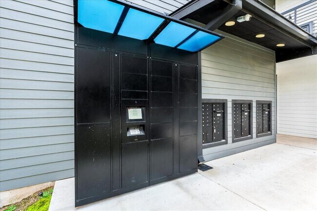 Building Photo - 3101 Govalle Ave