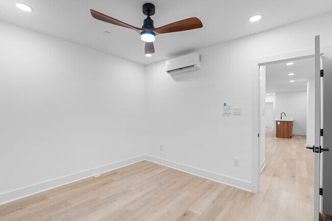 Building Photo - 6049 Elmwood Ave