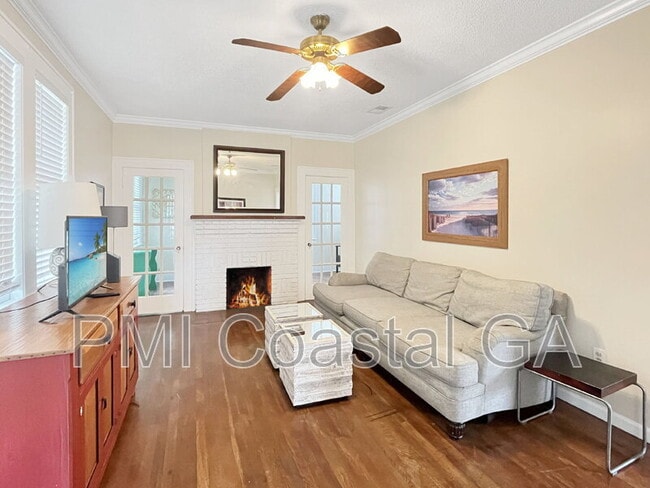 Building Photo - 521 E 49th St