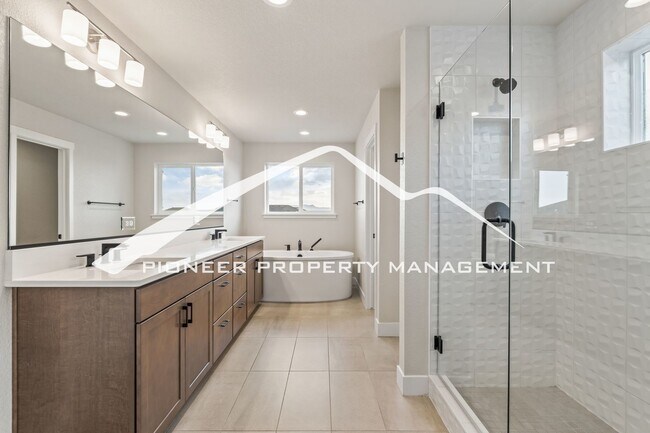 Building Photo - Breathtaking Pikes Peak Views in Desirable Wolf Ranch - 4 bedroom, 3 Full Bath, Office and Loft, ...