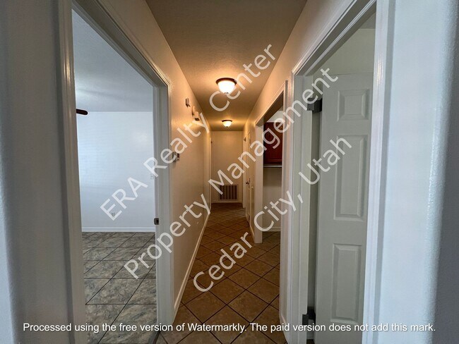 Building Photo - 159 E 820 S