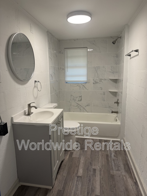 Building Photo - 106 Moore St