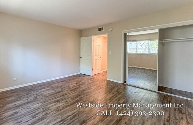 Building Photo - 425 E Tamarack Ave