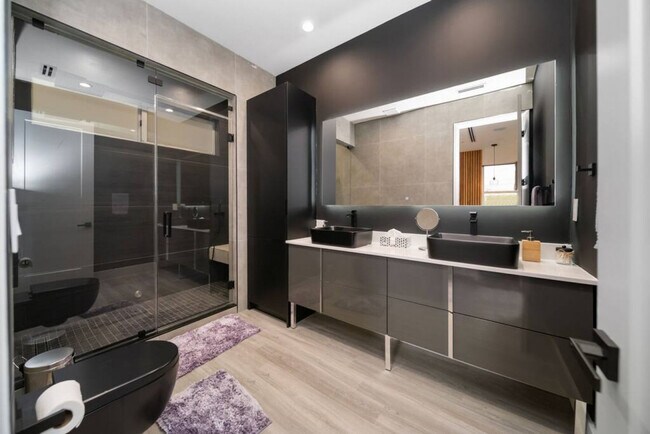 Building Photo - 1621 NE 4th Pl