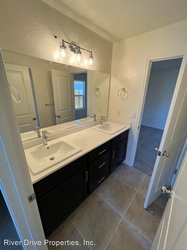 Building Photo - 4 br, 3 bath House - 288 Grand Canyon