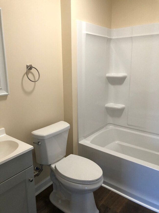 Building Photo - 2016 Iris Rd