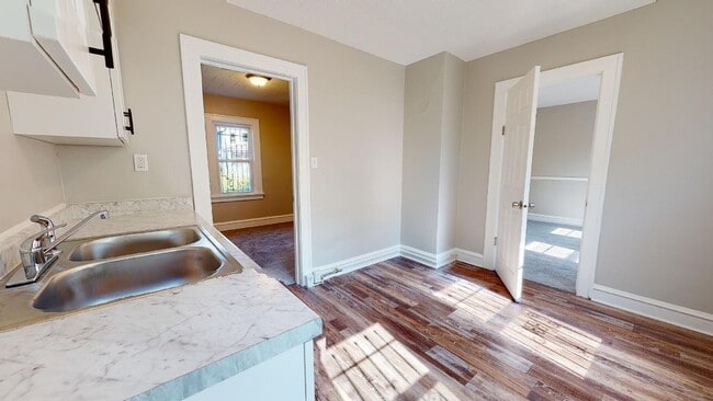 Building Photo - 3052 Sackett Ave
