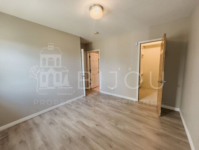 Building Photo - 4030 Meadowdale Pl
