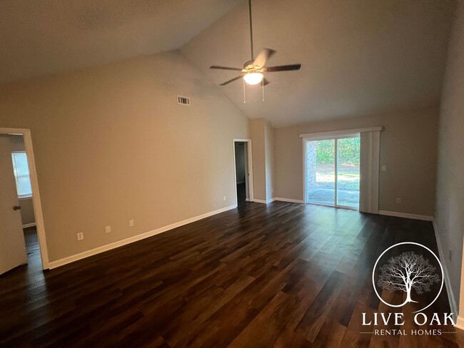 Building Photo - 854 Ridgewood Way