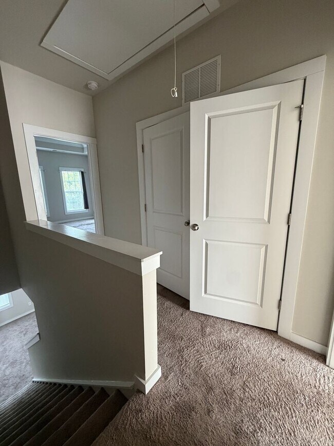 Building Photo - Beautiful Townhome in Charlotte