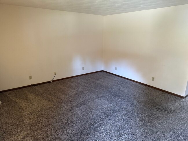 Building Photo - 302 S John St