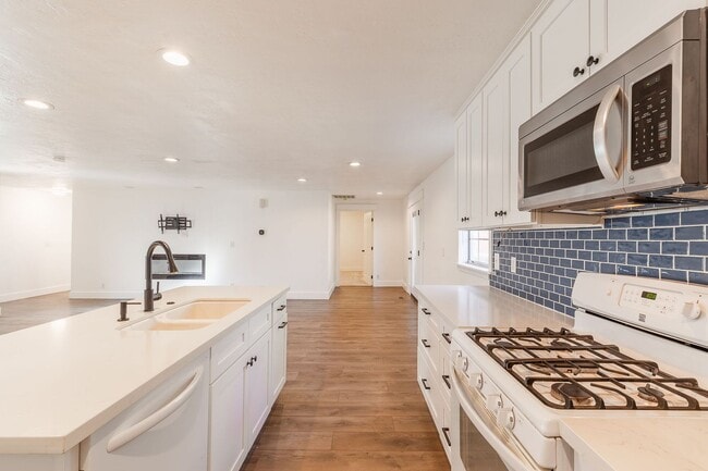 Building Photo - Heart of Eagle 4 Bed 2 Bath Home