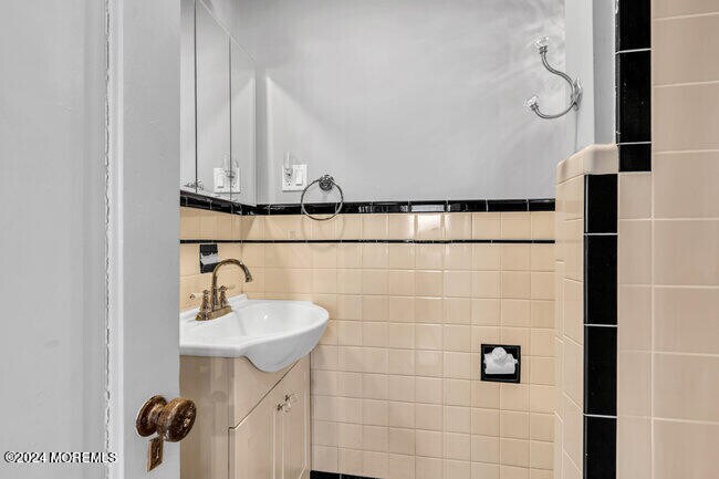 Building Photo - 55 Main St